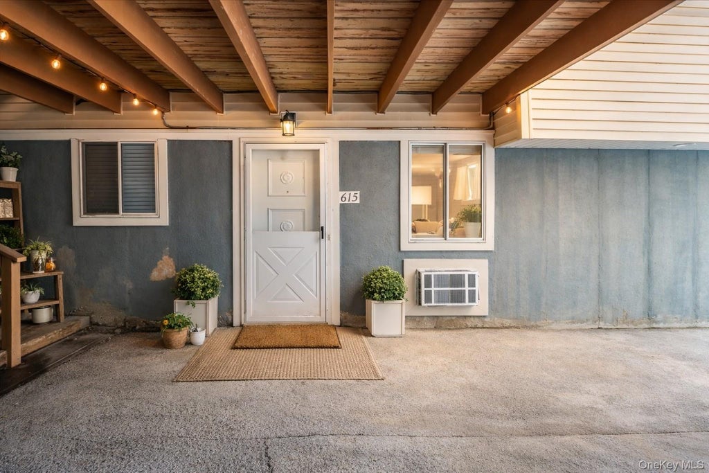 615 Fox Run Lane, Carmel