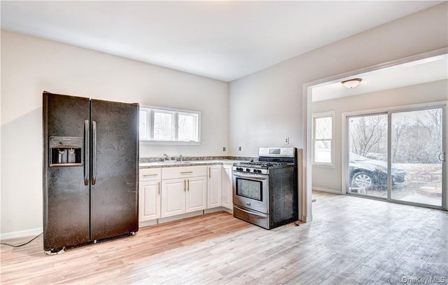 202 Midland Lake Road, Middletown