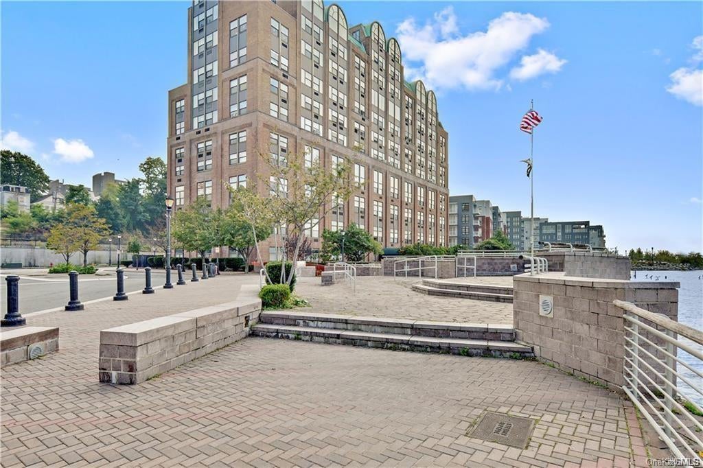 22 of 24 - 23 Water Grant St. # 4j, Yonkers, NY