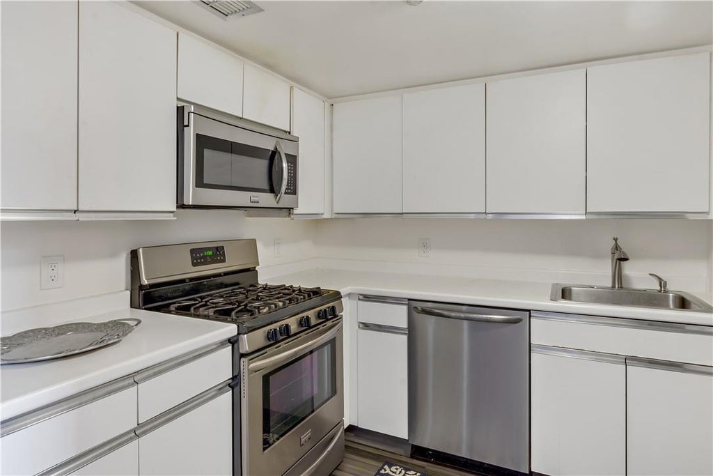 2 of 24 - 23 Water Grant St. # 4j, Yonkers, NY