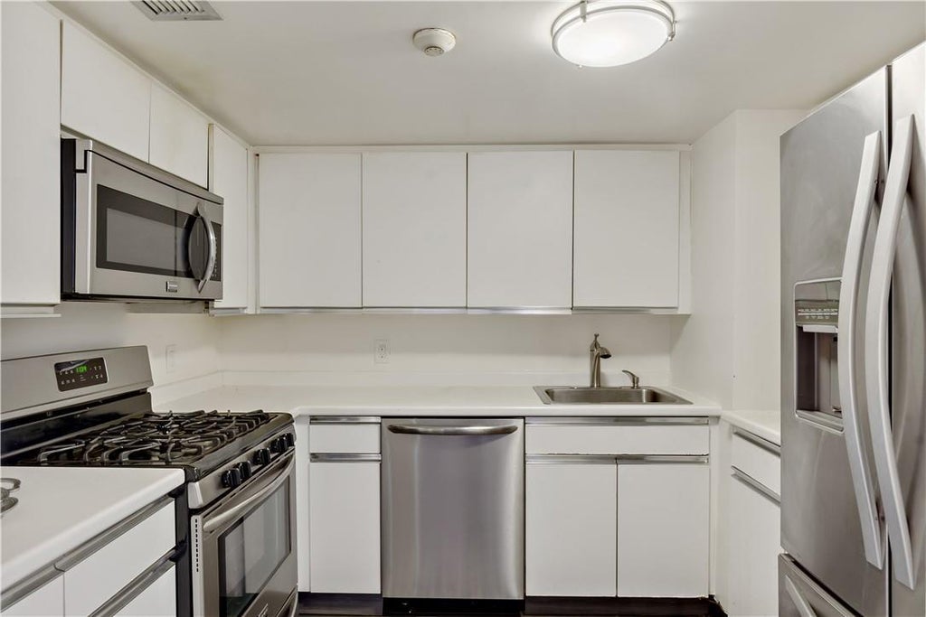 4 of 24 - 23 Water Grant St. # 4j, Yonkers, NY