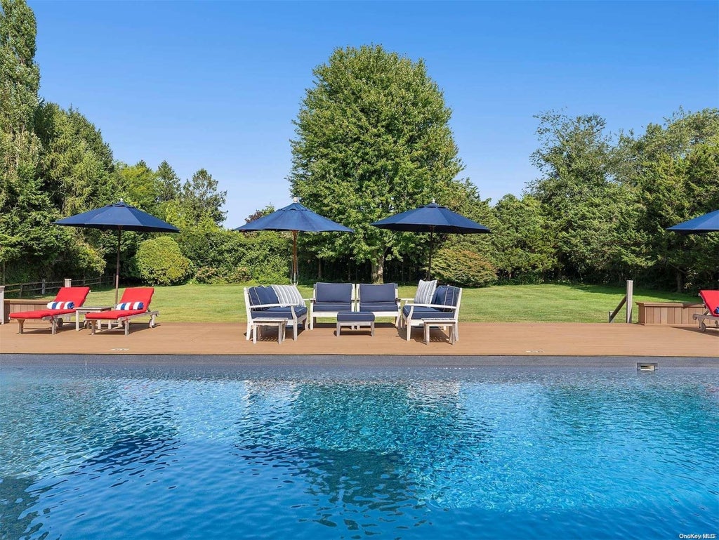 43 Robin Drive, Bridgehampton