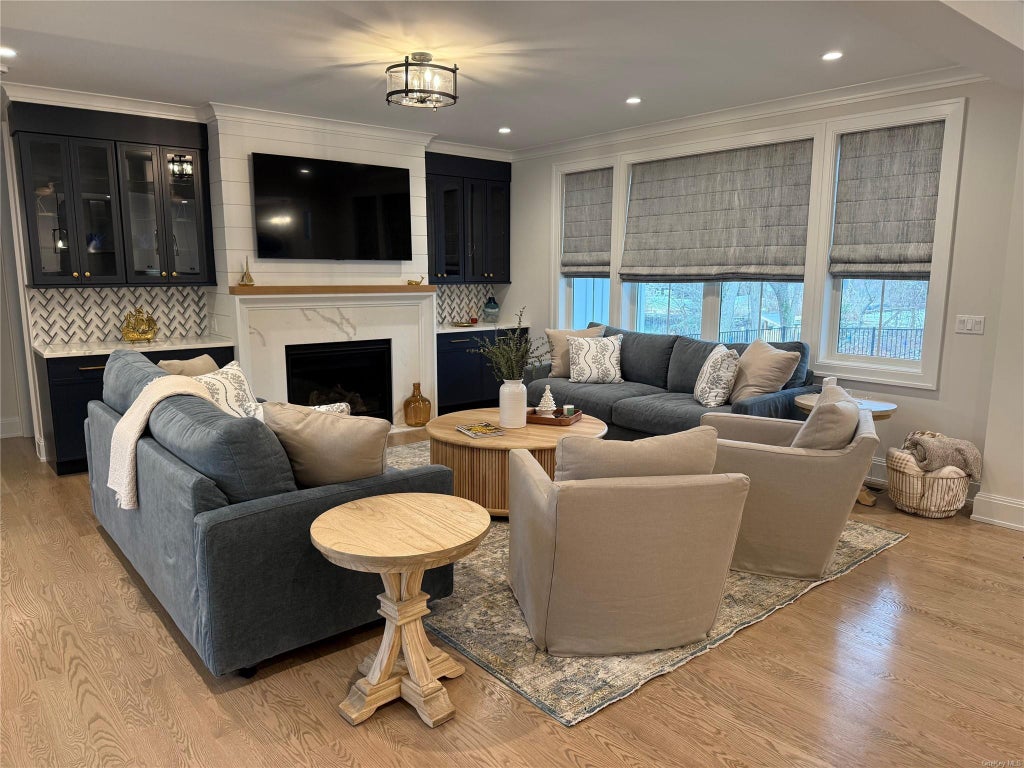 3 of 33 - 910 Glenn Road, Southold, NY