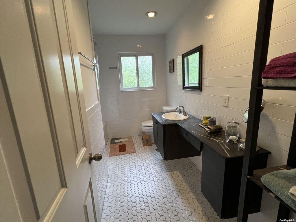 17 of 27 - 400 Hill Road, Southold, NY