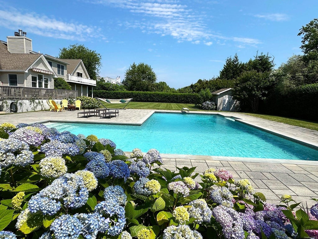 1080 Lands End Road, Orient