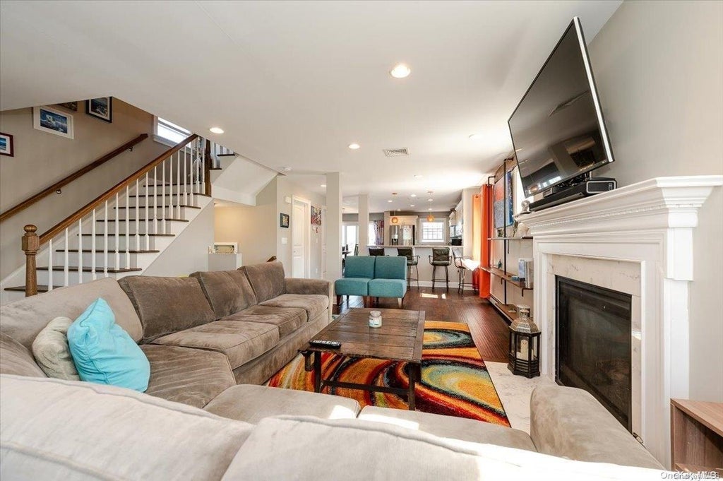 4 of 29 - 237 Fulton St., Long Beach, NY