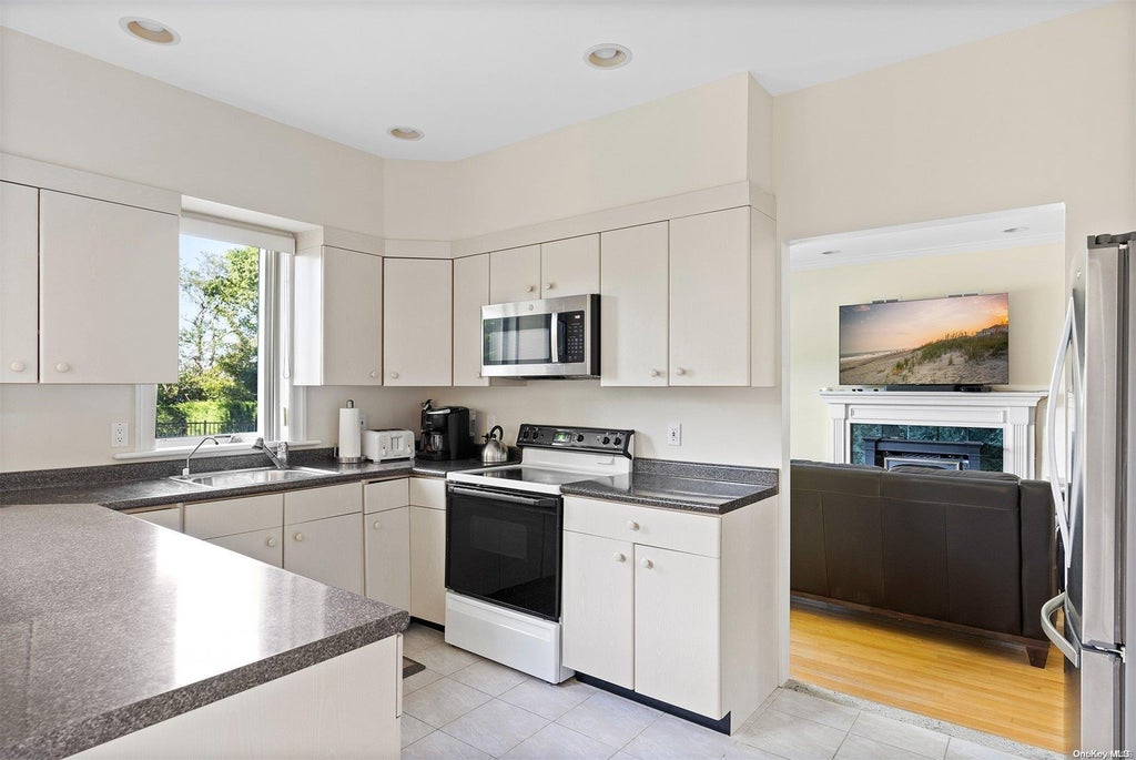 6 of 14 - 16125 Soundview Avenue, Southold, NY
