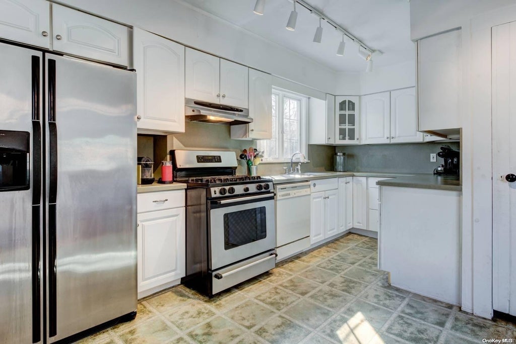 4 of 17 - 5650 North Bayview Road, Southold, NY