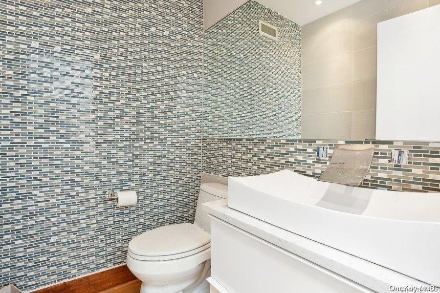 17 of 36 - 425 Cedar Point Drive, Southold, NY