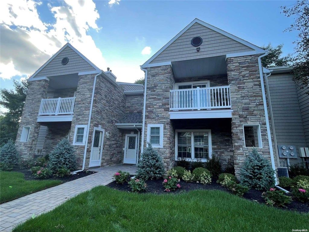 1 of 6 - 1000 Saddle Rock Road 1806, Holbrook, NY
