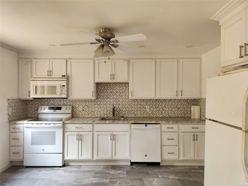 2 of 26 - 4 Norman Drive, Shoreham, NY