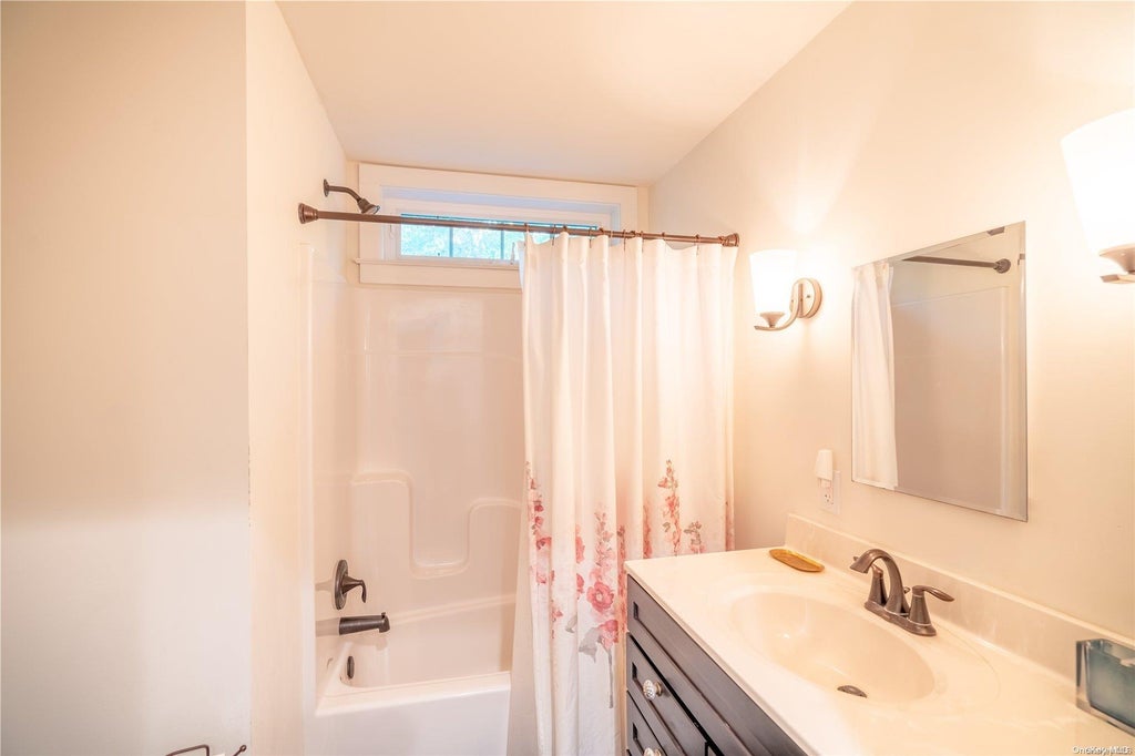 13 of 19 - 13595 Soundview Avenue, Southold, NY
