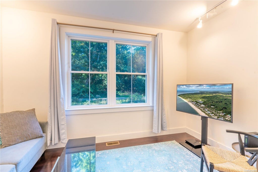 6 of 19 - 13595 Soundview Avenue, Southold, NY