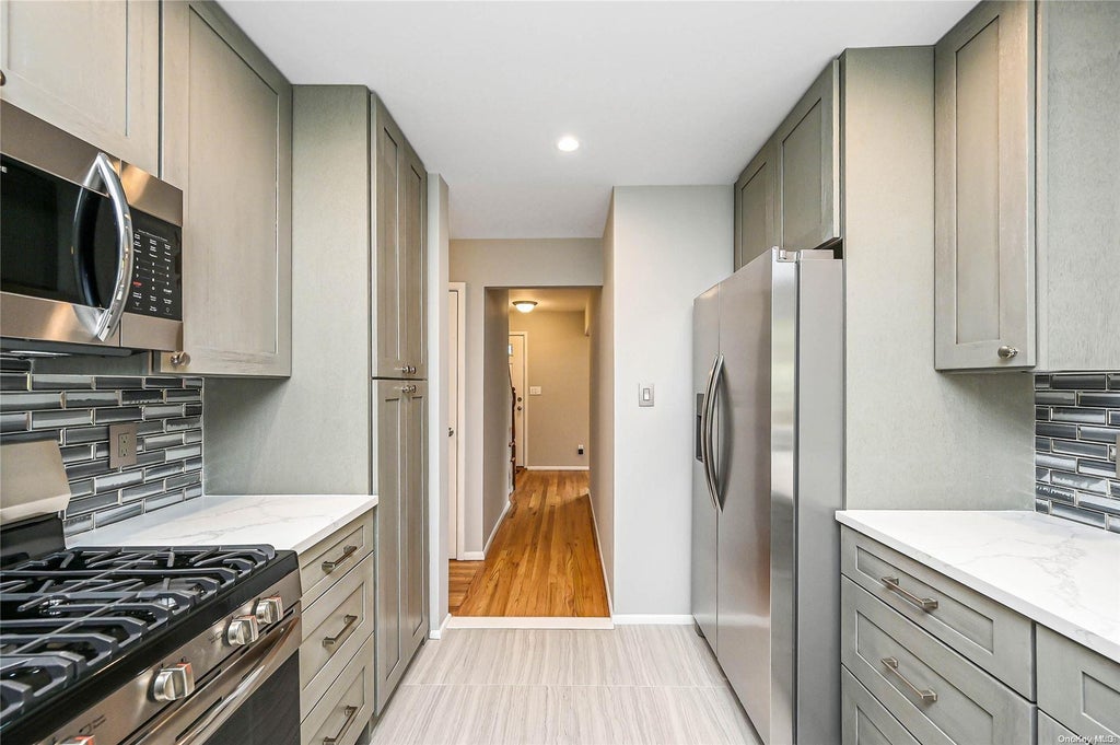 11 of 32 - 10 Birchbrook Drive, Smithtown, NY