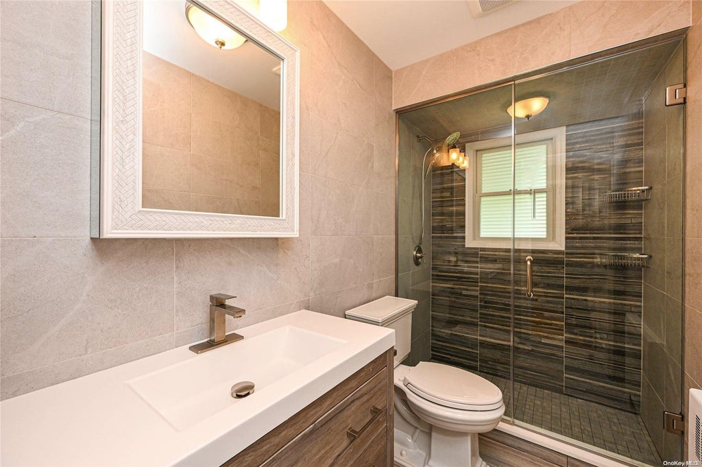 14 of 32 - 10 Birchbrook Drive, Smithtown, NY