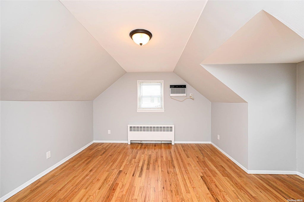17 of 32 - 10 Birchbrook Drive, Smithtown, NY