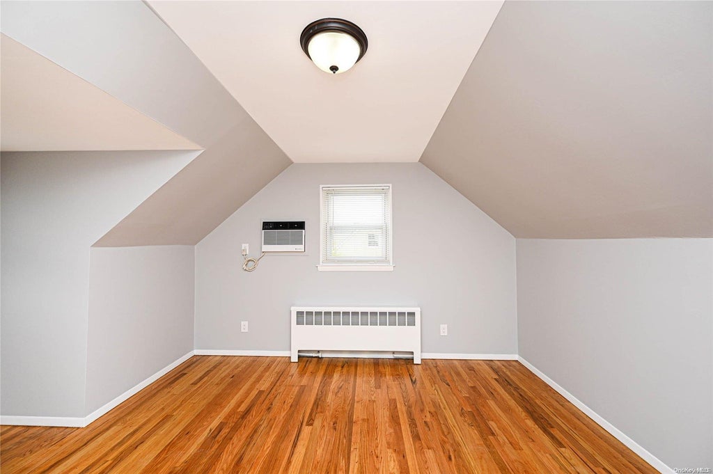 21 of 32 - 10 Birchbrook Drive, Smithtown, NY