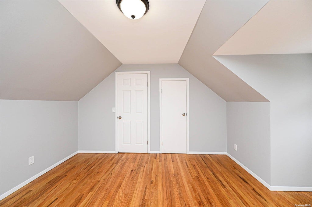 23 of 32 - 10 Birchbrook Drive, Smithtown, NY