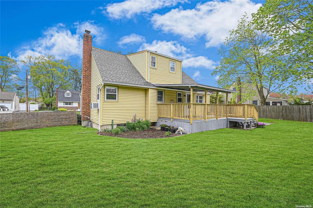 30 of 32 - 10 Birchbrook Drive, Smithtown, NY