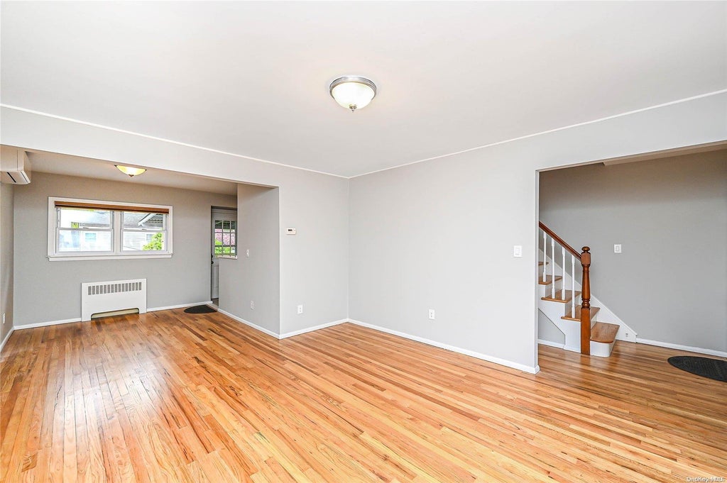 4 of 32 - 10 Birchbrook Drive, Smithtown, NY