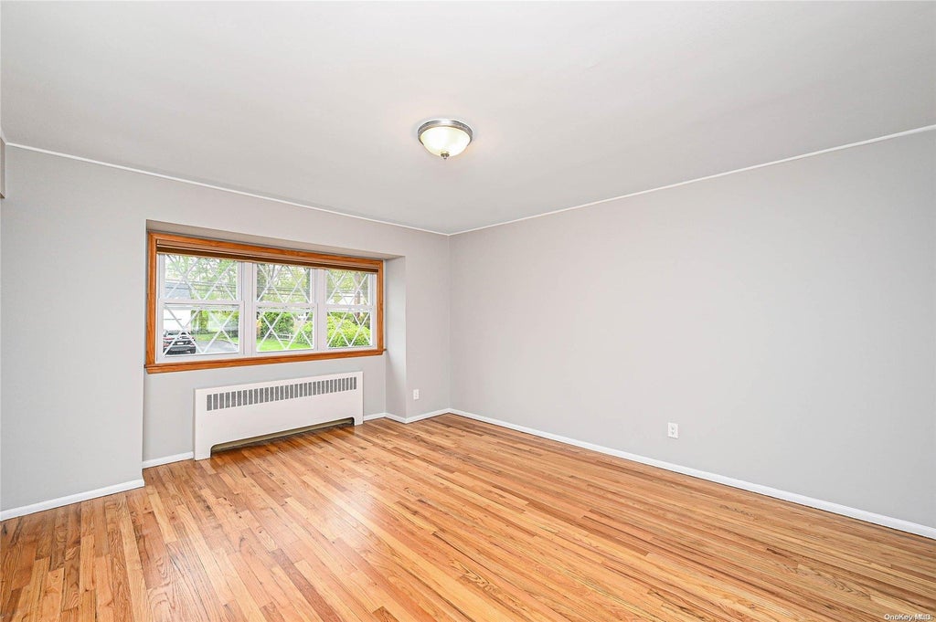 5 of 32 - 10 Birchbrook Drive, Smithtown, NY