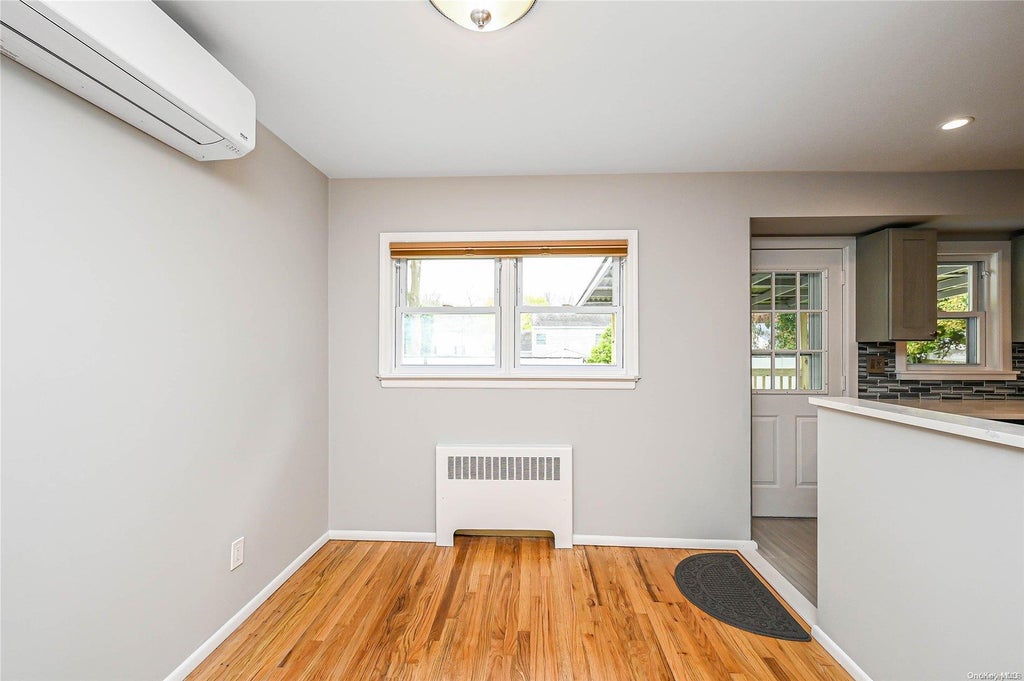 7 of 32 - 10 Birchbrook Drive, Smithtown, NY