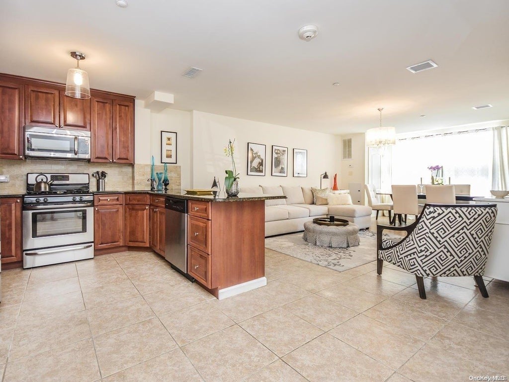 4 of 22 - 400 Carney St. # 604, Glen Cove, NY