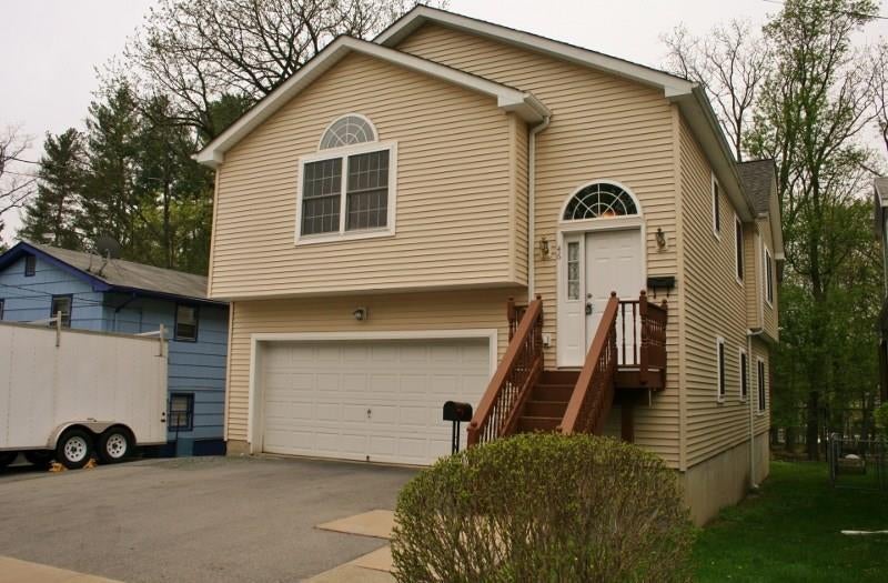 1 of 1 - 46 Commonwealth Avenue, Middletown, NY