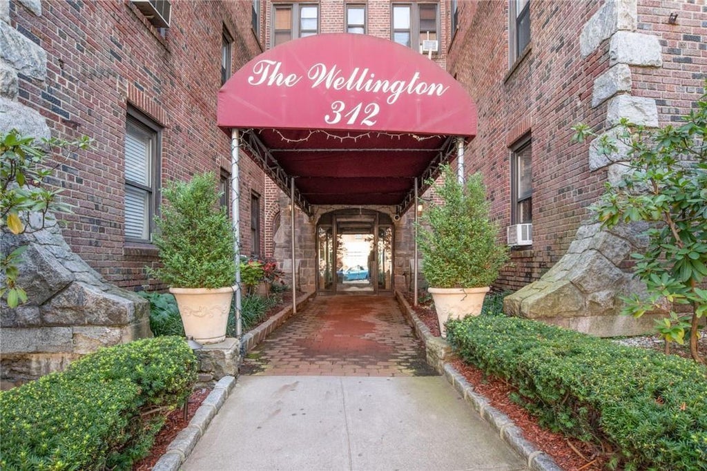 1 of 1 - 312 Main St. # 2e, White Plains, NY