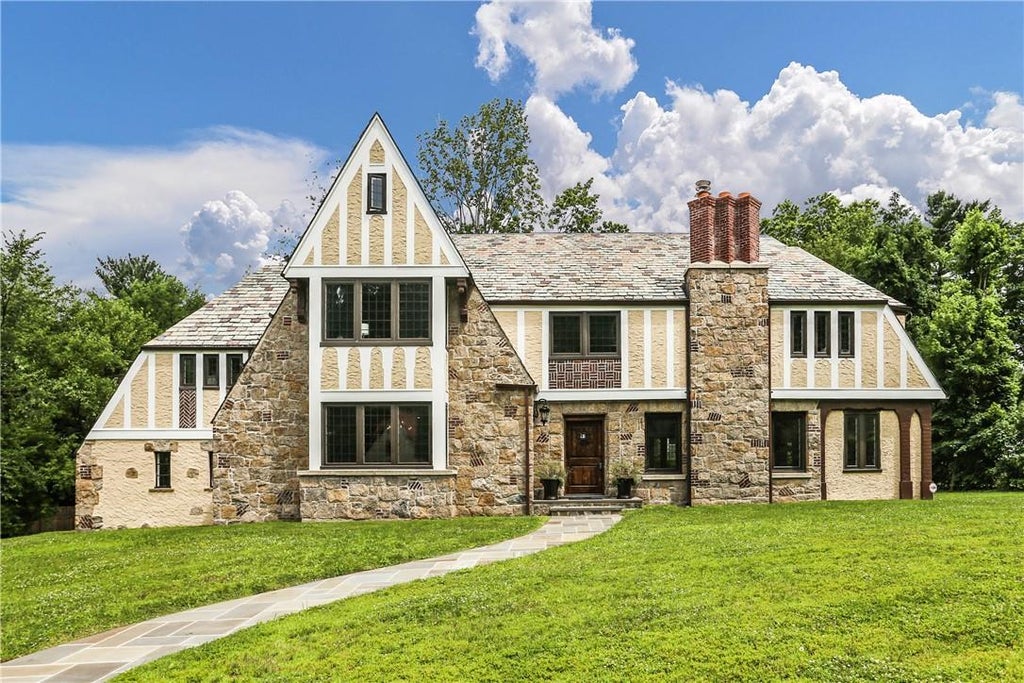 1 of 1 - 7 Moore Road A, Bronxville, NY
