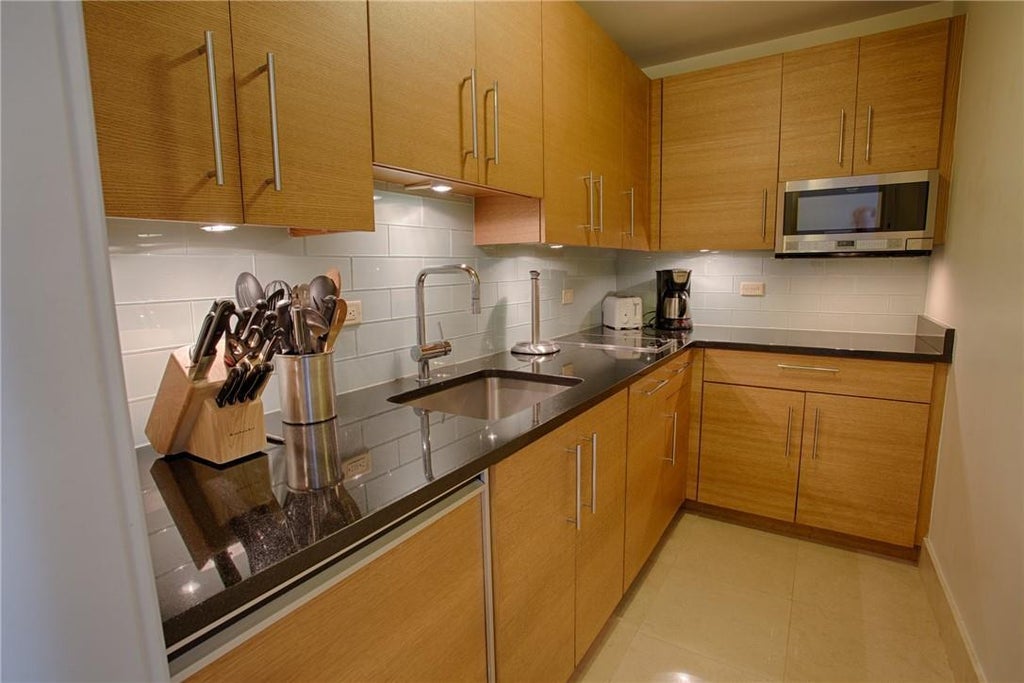 1 of 1 - 1 Renaissance Square # 7b, White Plains, NY