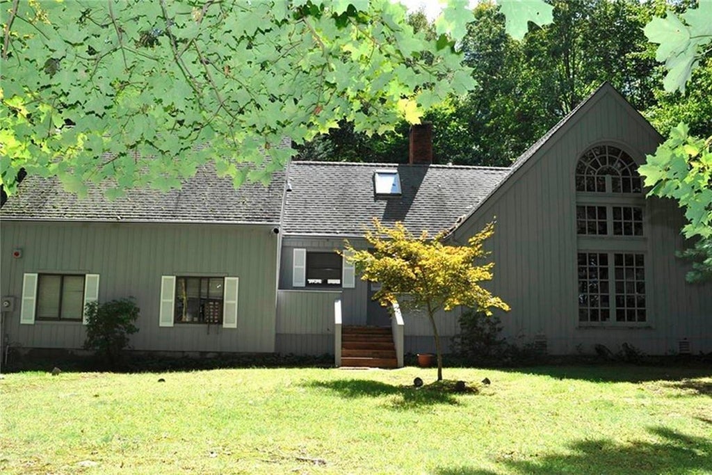 1 of 1 - 98 Old Wagon Road, Mount Kisco, NY