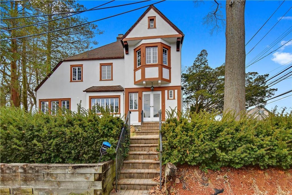 1 of 1 - 100 Faneuil Place, New Rochelle, NY