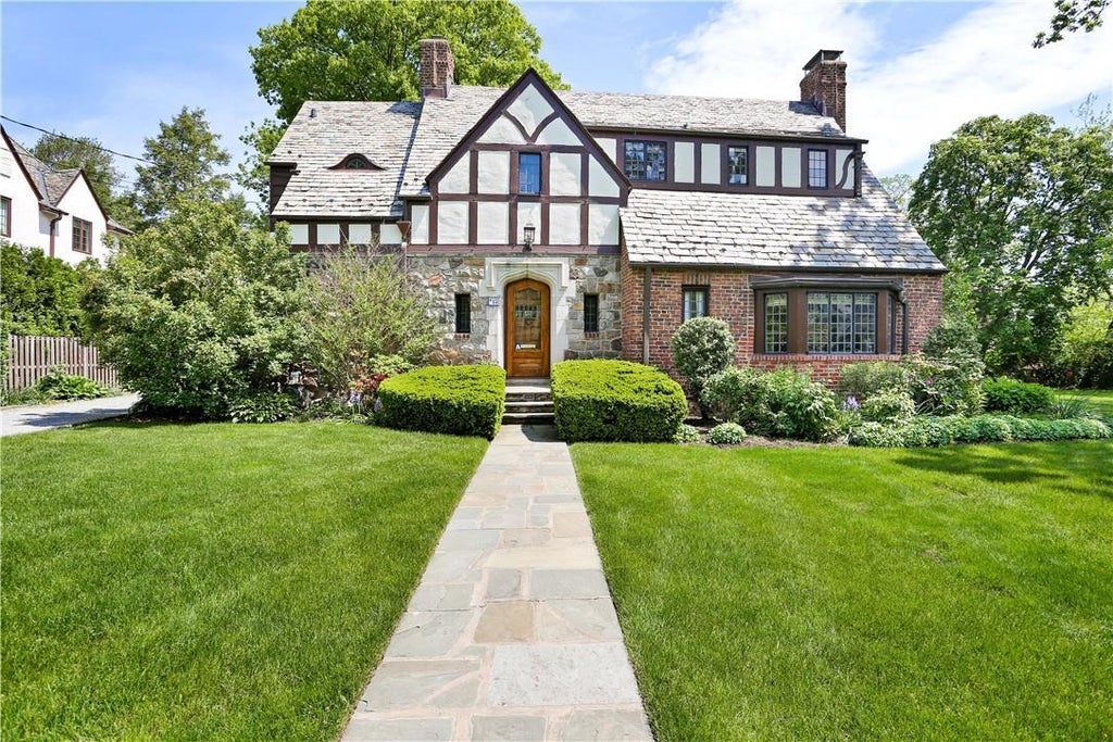 1 of 1 - 15 Flint Avenue, Larchmont, NY