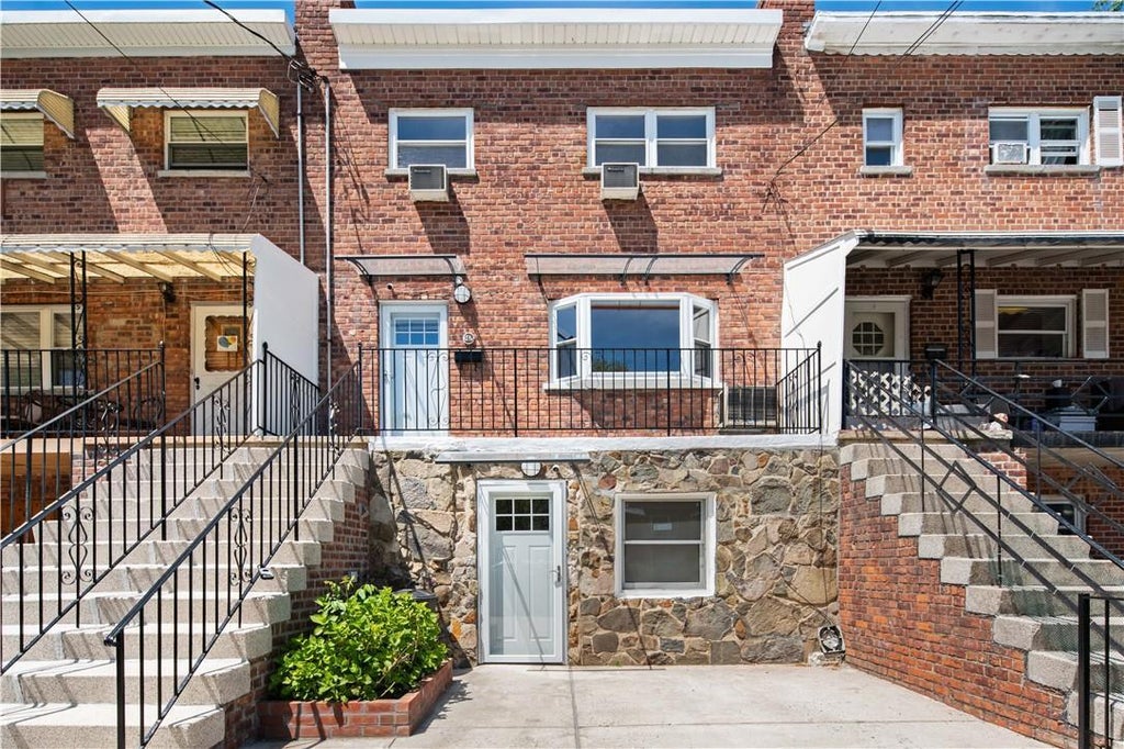 1 of 1 - 165 Calhoun Avenue, Bronx, NY
