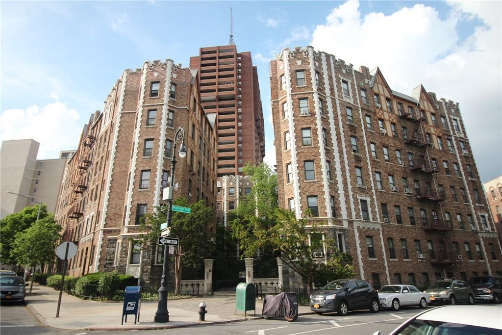 1 of 1 - 3398 Wayne Avenue # C22, Bronx, NY