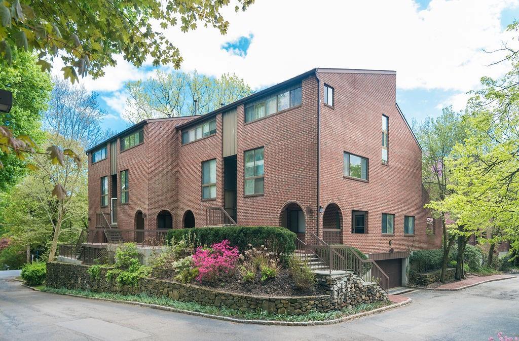 1 of 1 - 150 Bedford Road F 4, Chappaqua, NY