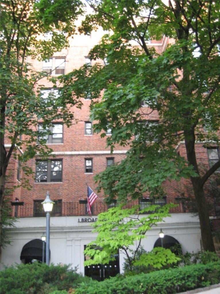 1 of 1 - 1 Broad Parkway Avenue # 6e, White Plains, NY