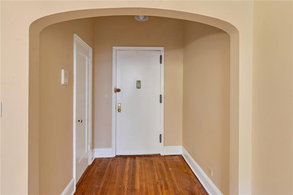 1 of 1 - 168-170 Myrtle Boulevard #, Larchmont, NY