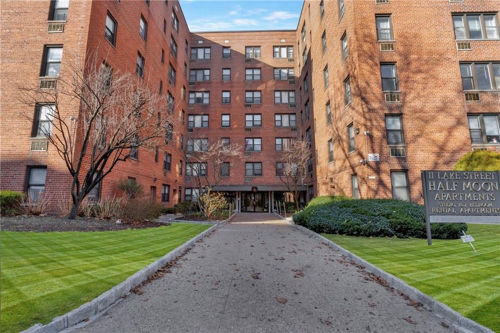 1 of 1 - 11 Lake St. # 6y, White Plains, NY