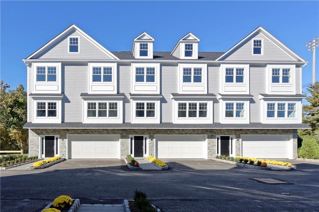 1 of 1 - 7 The Pointe (bowman Ave) # 7, Rye Brook, NY