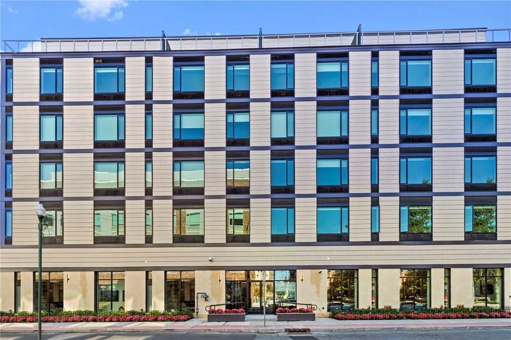 1 of 1 - 20 Burling Lane # 2r, New Rochelle, NY