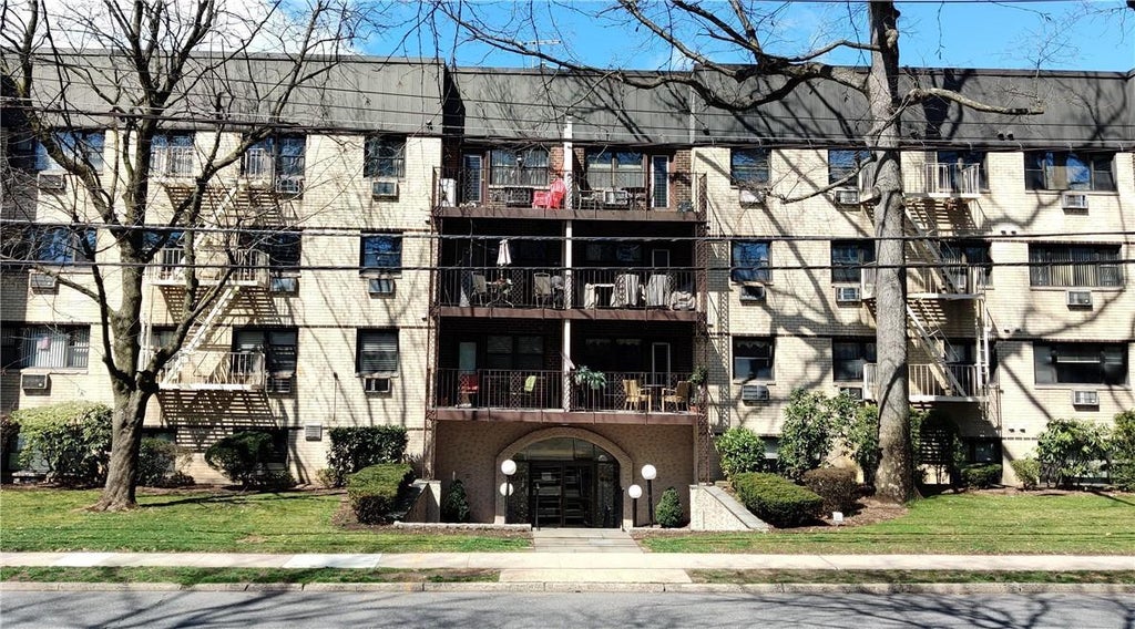 1 of 1 - 2241 Palmer Avenue # 4l, New Rochelle, NY