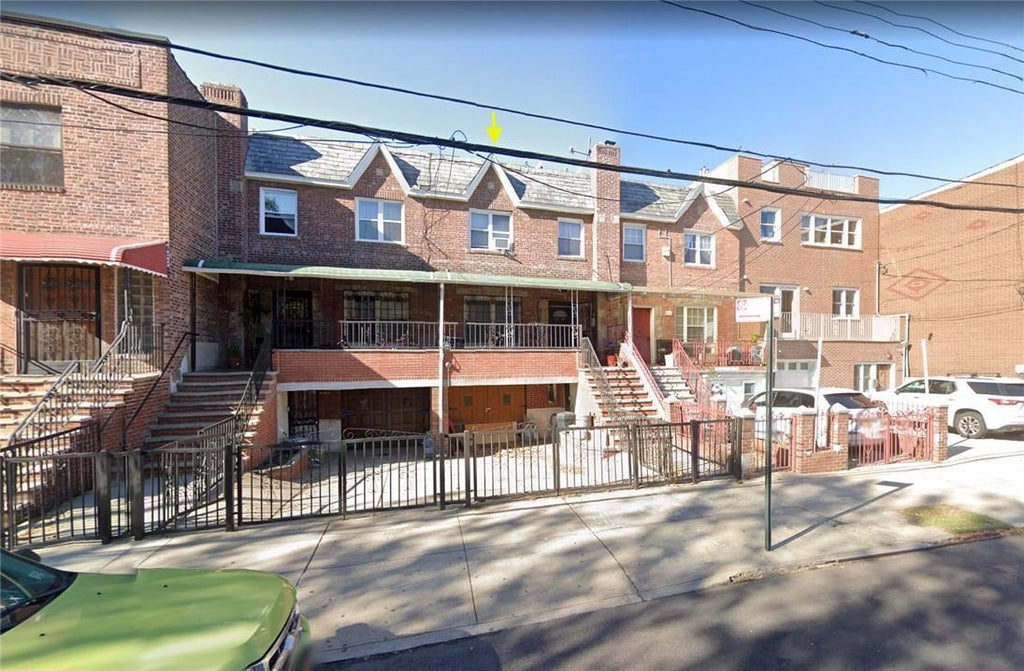 1 of 1 - 32-40 43rd St., Astoria, NY