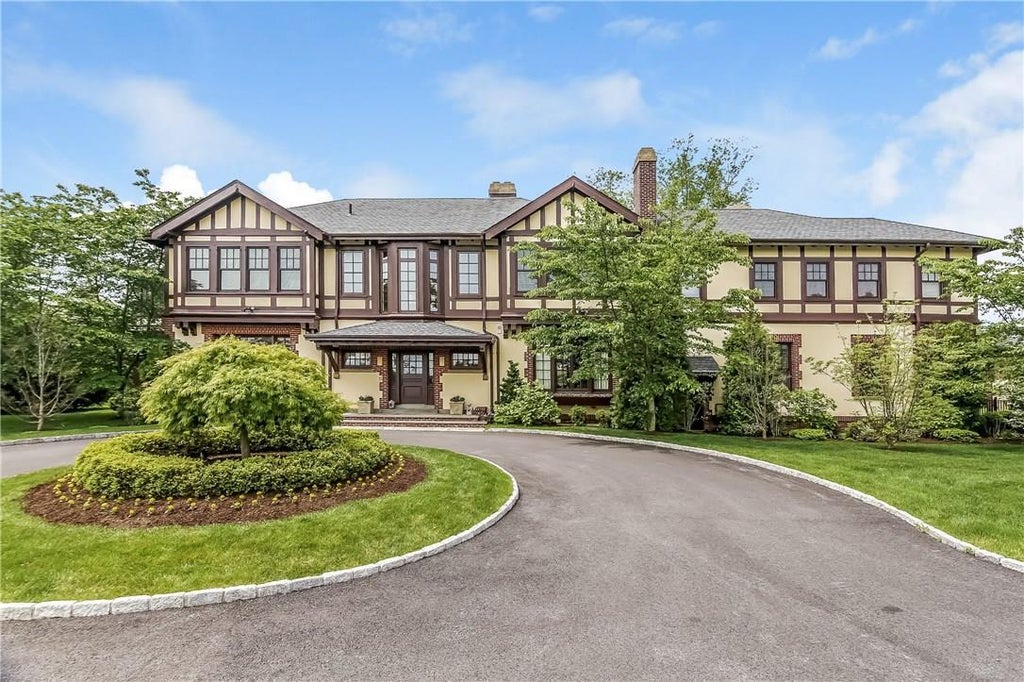 1 of 1 - 20 Sarosca Farm Lane, Purchase, NY