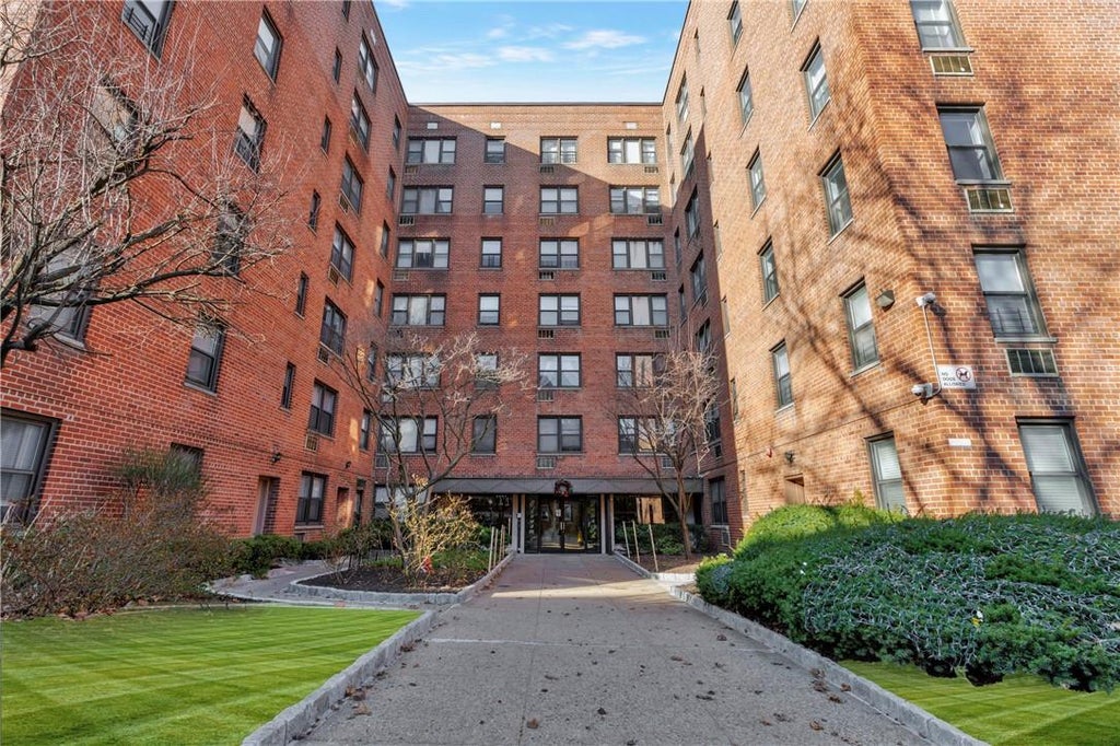 1 of 1 - 11 Lake St. # 5j, White Plains, NY