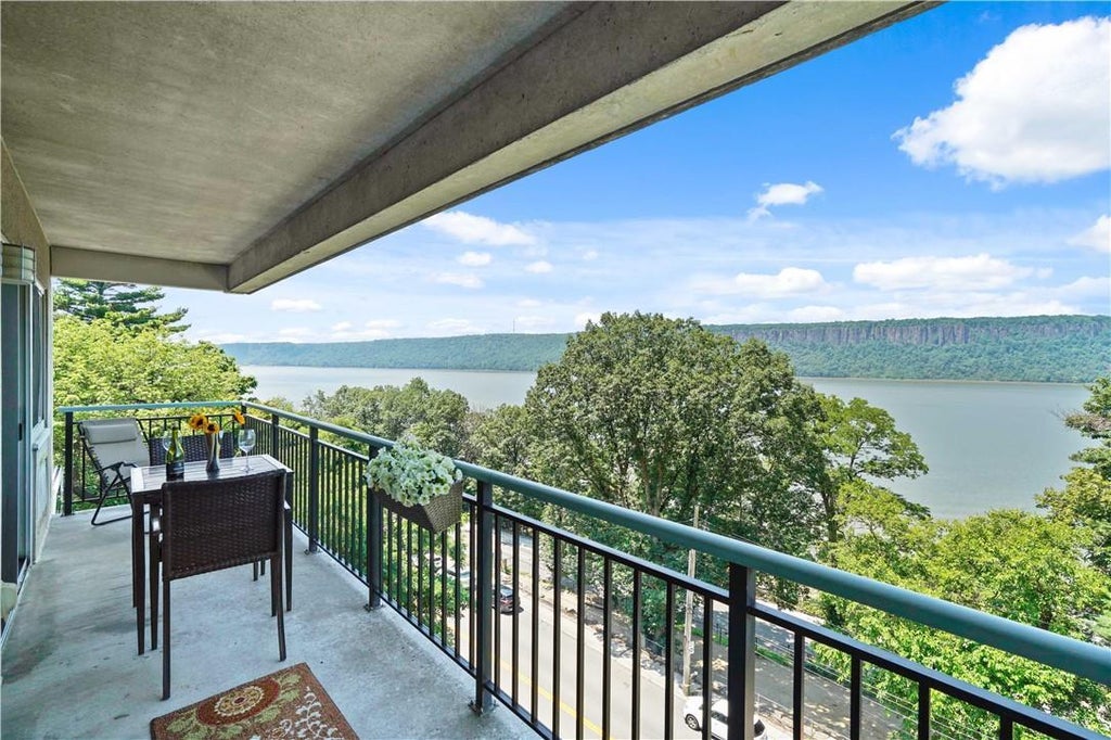 1 of 1 - 1020 Warburton Avenue # 7b, Yonkers, NY