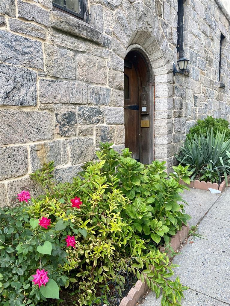 1 of 1 - 34 Vanderburgh Avenue # 3f, Larchmont, NY