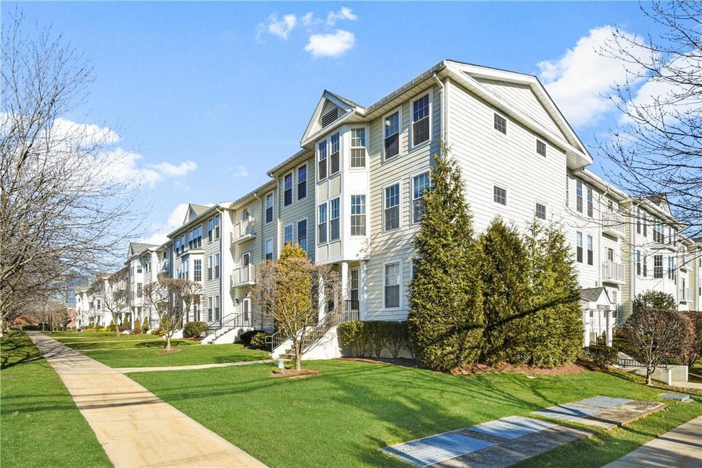 1 of 1 - 31 Greenridge Avenue # 2j, White Plains, NY