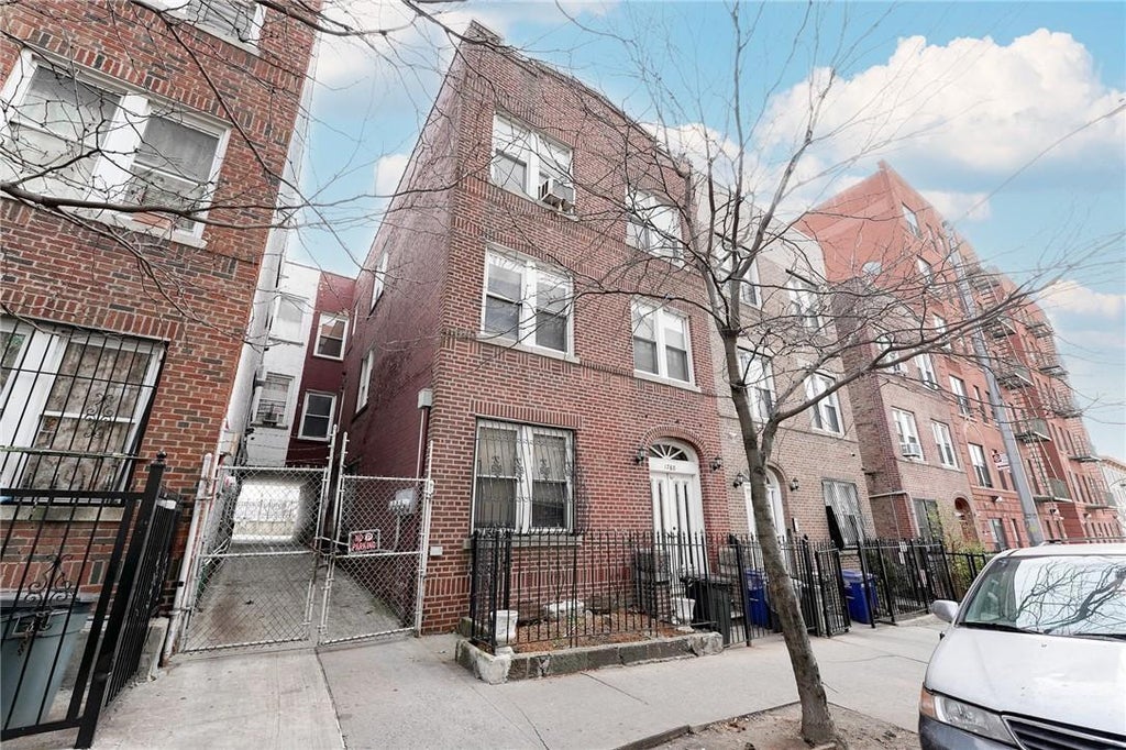 1 of 1 - 1760 Clay Avenue # 2f, Bronx, NY